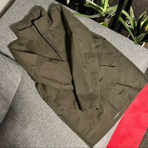 Mens Small lululemon rain jacket. Seam sealed, hood can be hidden or out.
